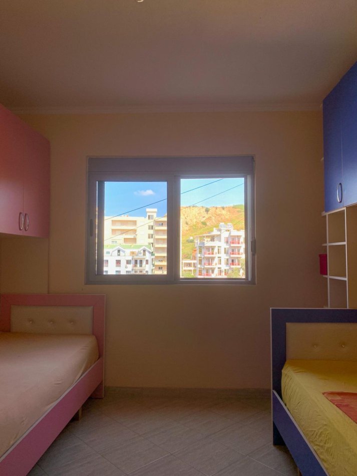 Shkembi Kavajes, jepet me qera apartament 2+1 , 76 m² 82.940 € (Shkembi i Kavajes, perballe Hotel Bellavista)