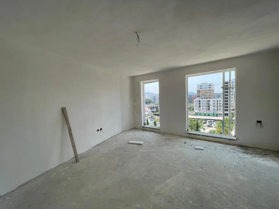 Tirane, shitet apartament 1+1+Ballkon Kati 6, 83 m² 132.000 € (Ish Fusha Aviacionit)