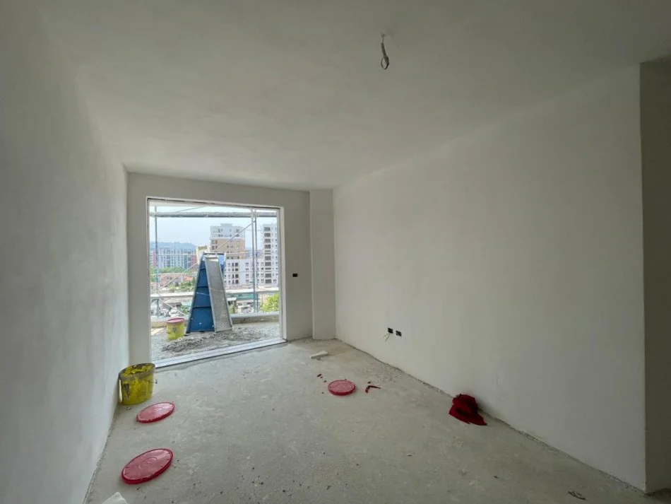 Tirane, shitet apartament 1+1+Ballkon Kati 6, 83 m² 132.000 € (Ish Fusha Aviacionit)