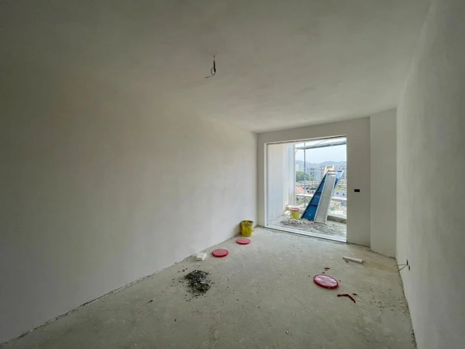 Tirane, shitet apartament 1+1+Ballkon Kati 6, 83 m² 132.000 € (Ish Fusha Aviacionit)