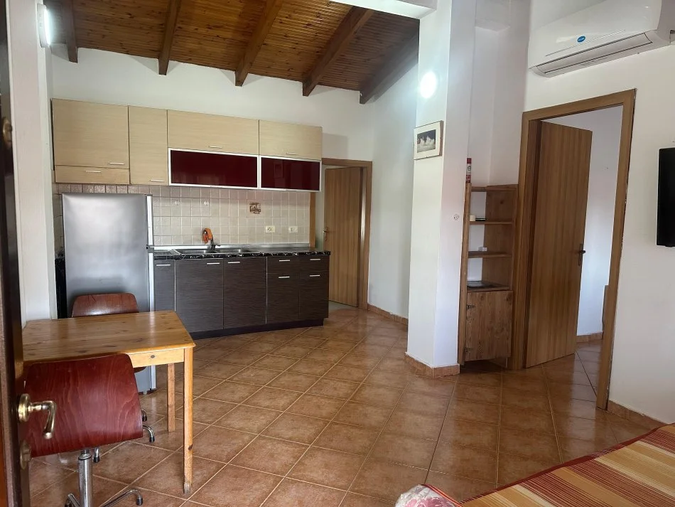 Tirane, jepet me qera apartament 2+1 Kati 3, 1.002 m² 400 € (Prane Rruga Besa)