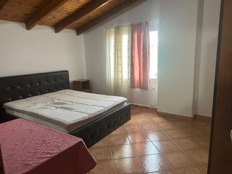 Tirane, jepet me qera apartament 2+1 Kati 3, 1.002 m² 400 € (Prane Rruga Besa)