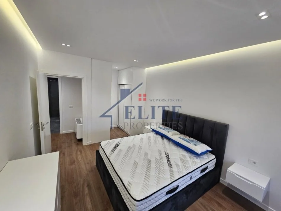 Tirane, jepet me qera apartament 2+1+Ballkon Kati 5, 100 m² 1.000 € 