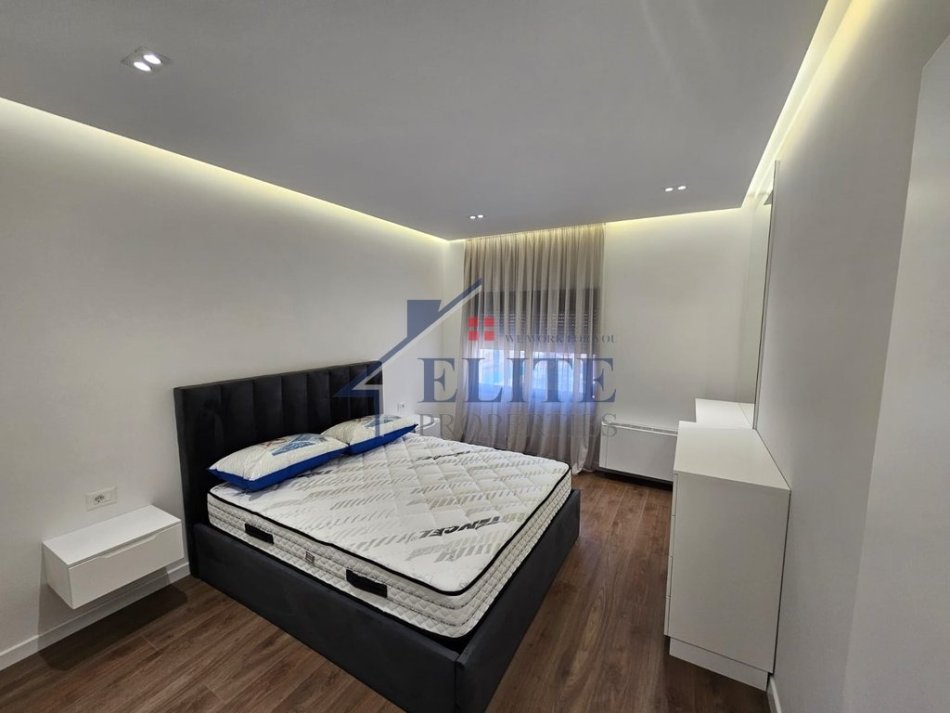 Tirane, jepet me qera apartament 2+1+Ballkon Kati 5, 100 m² 1.000 € 