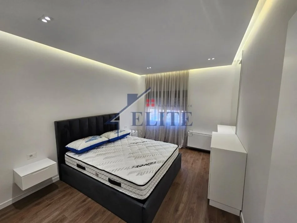 Tirane, jepet me qera apartament 2+1+Ballkon Kati 5, 100 m² 1.000 € 