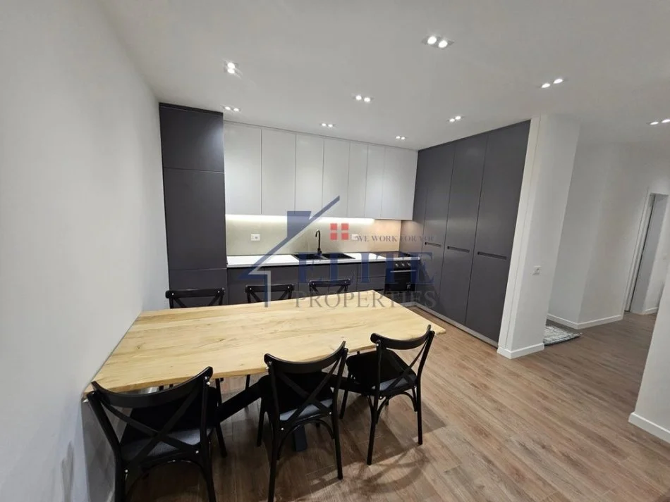 Tirane, jepet me qera apartament 2+1+Ballkon Kati 5, 100 m² 1.000 € 