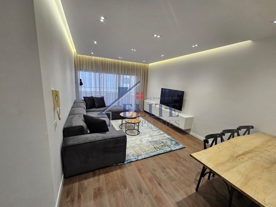 Tirane, jepet me qera apartament 2+1+Ballkon Kati 5, 100 m² 1.000 € 