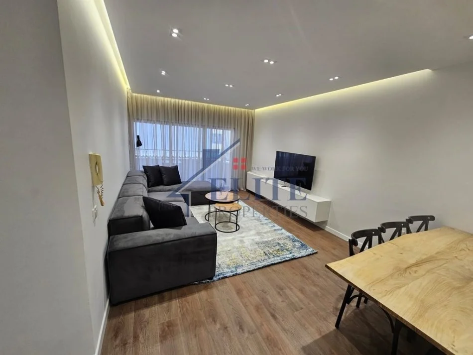 Tirane, jepet me qera apartament 2+1+Ballkon Kati 5, 100 m² 1.000 € 