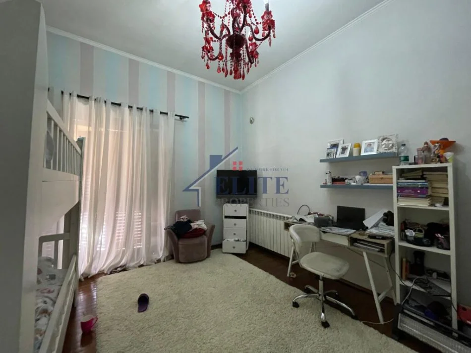 Tirane, jepet me qera apartament 2+1+Ballkon Kati 3, 120 m² 1.300 € 