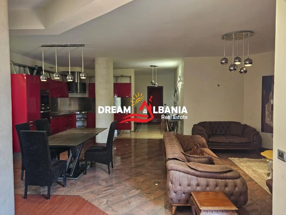 Tirane, jepet me qera apartament 2+1+Ballkon Kati 5, 130 m² 1.800 € (Zona e Bllokut ne Tirane)
