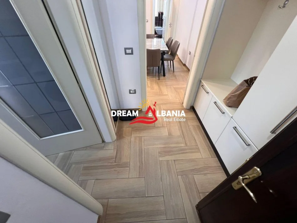 Tirane, jepet me qera apartament 2+1+Ballkon Kati 4, 120 m² 800 € (Rruga e Durresit prane Mozaikut te Tiranes)