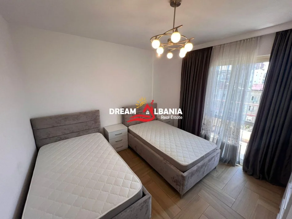 Tirane, jepet me qera apartament 2+1+Ballkon Kati 4, 120 m² 800 € (Rruga e Durresit prane Mozaikut te Tiranes)