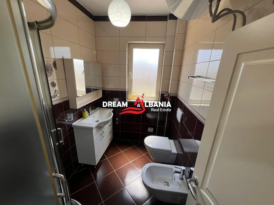 Tirane, jepet me qera apartament 2+1+Ballkon Kati 4, 120 m² 800 € (Rruga e Durresit prane Mozaikut te Tiranes)