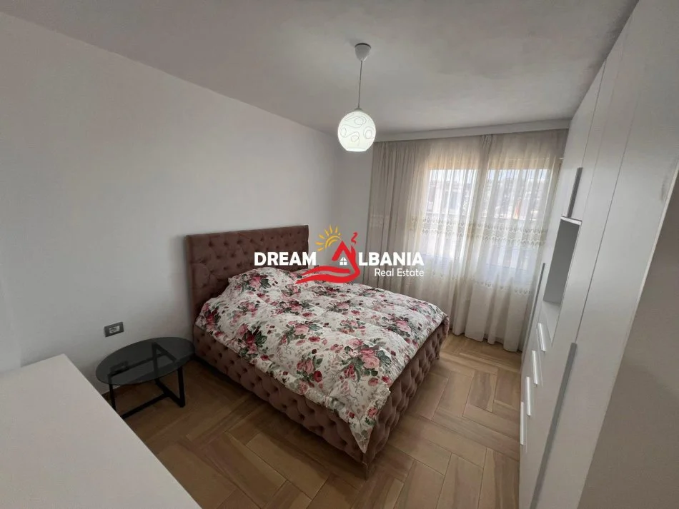 Tirane, jepet me qera apartament 2+1+Ballkon Kati 4, 120 m² 800 € (Rruga e Durresit prane Mozaikut te Tiranes)