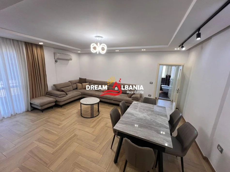 Tirane, jepet me qera apartament 2+1+Ballkon Kati 4, 120 m² 800 € (Rruga e Durresit prane Mozaikut te Tiranes)