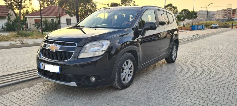 Tirane, shes makine Chevrolet Nafte, e zeze manuale Kondicioner 125 000 milje (200 000 km).  6800 €