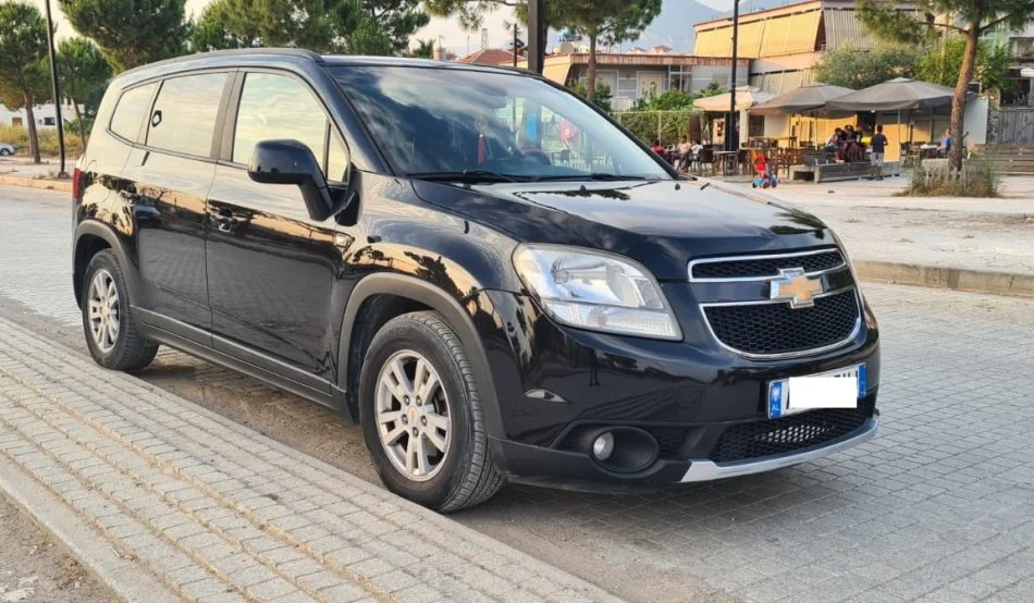 Tirane, shes makine Chevrolet Nafte, e zeze manuale Kondicioner 125 000 milje (200 000 km).  6800 €