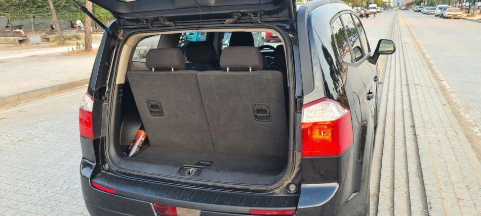 Tirane, shes makine Chevrolet Nafte, e zeze manuale Kondicioner 125 000 milje (200 000 km).  6800 €