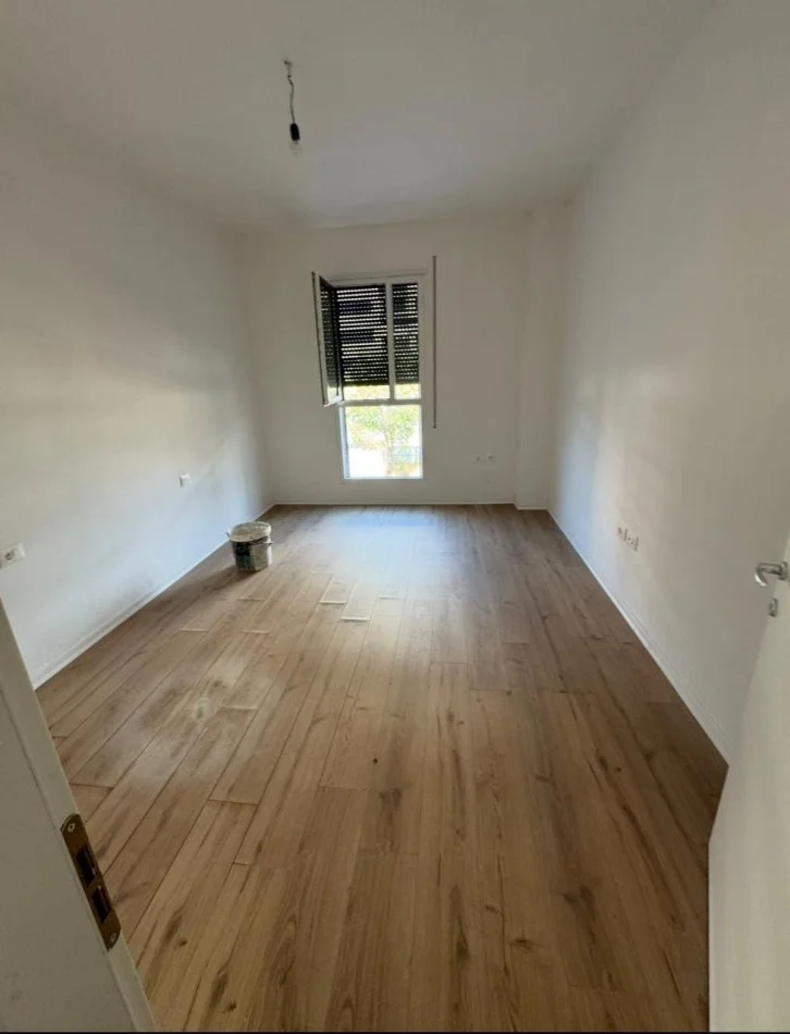 Tirane, jepet me qera apartament 2+1+Ballkon Kati 3, 99 m² 650 € 