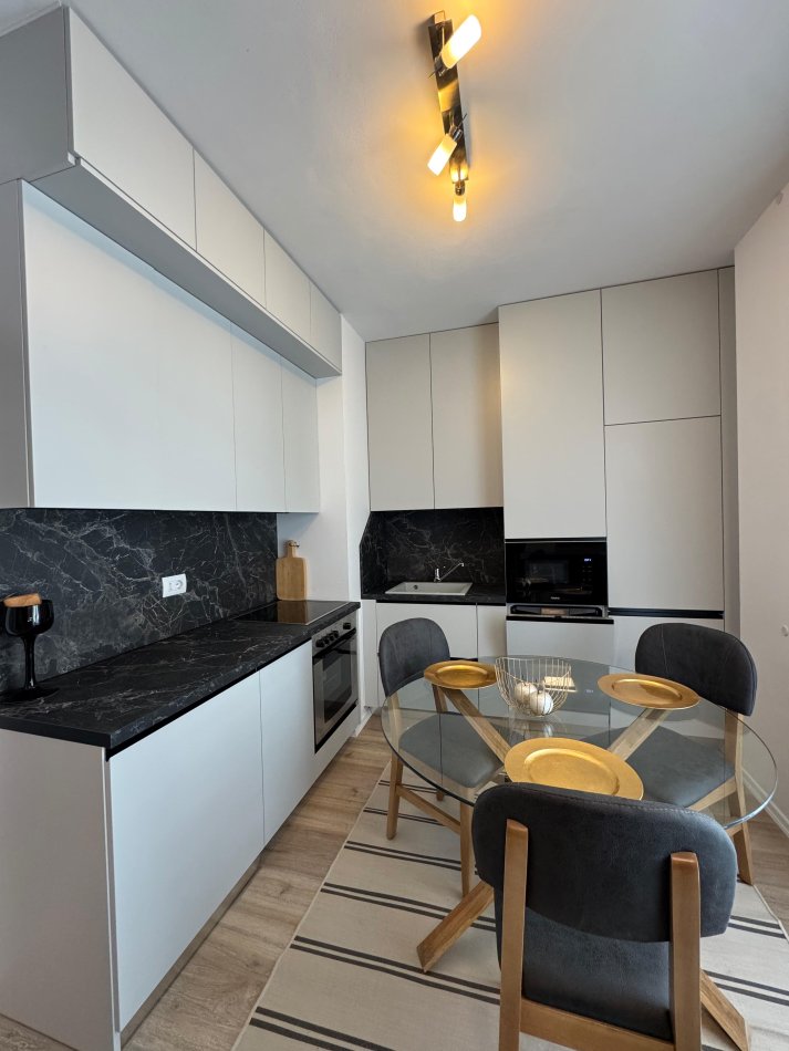 Tirane, jepet me qera apartament 1+1+Ballkon Kati 7, 65 m² 400 € 