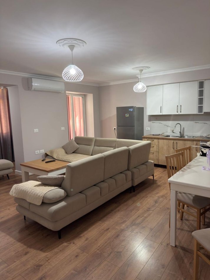 Tirane, jap me qera apartament 2+1 Kati 2, 100 m² 700 € 