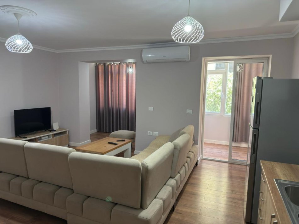 Tirane, jap me qera apartament 2+1 Kati 2, 100 m² 700 € 