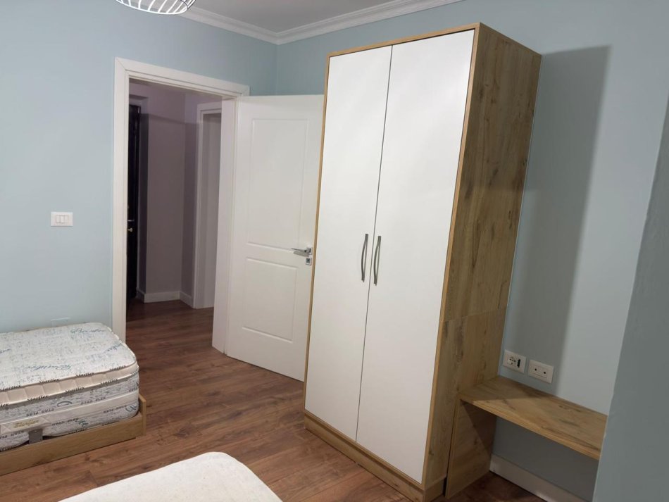 Tirane, jap me qera apartament 2+1 Kati 2, 100 m² 700 € 