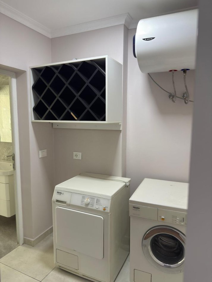 Tirane, jap me qera apartament 2+1 Kati 2, 100 m² 700 € 