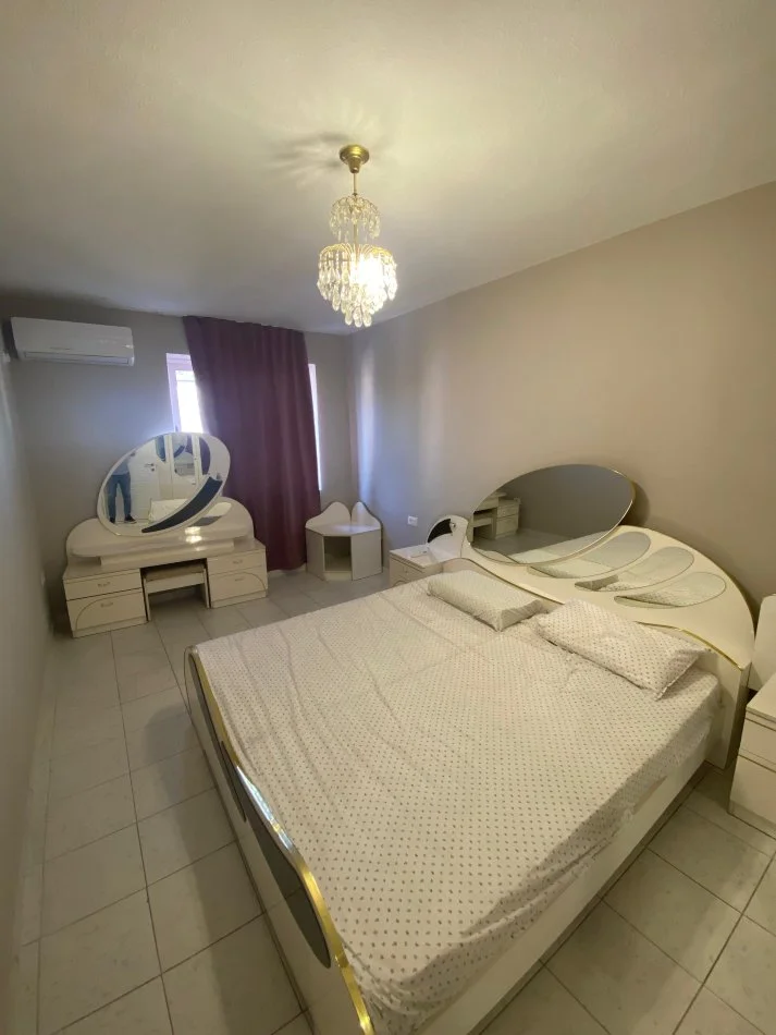 Tirane, jepet me qera apartament 2+1 Kati 3, 450 € (Oxhaku)