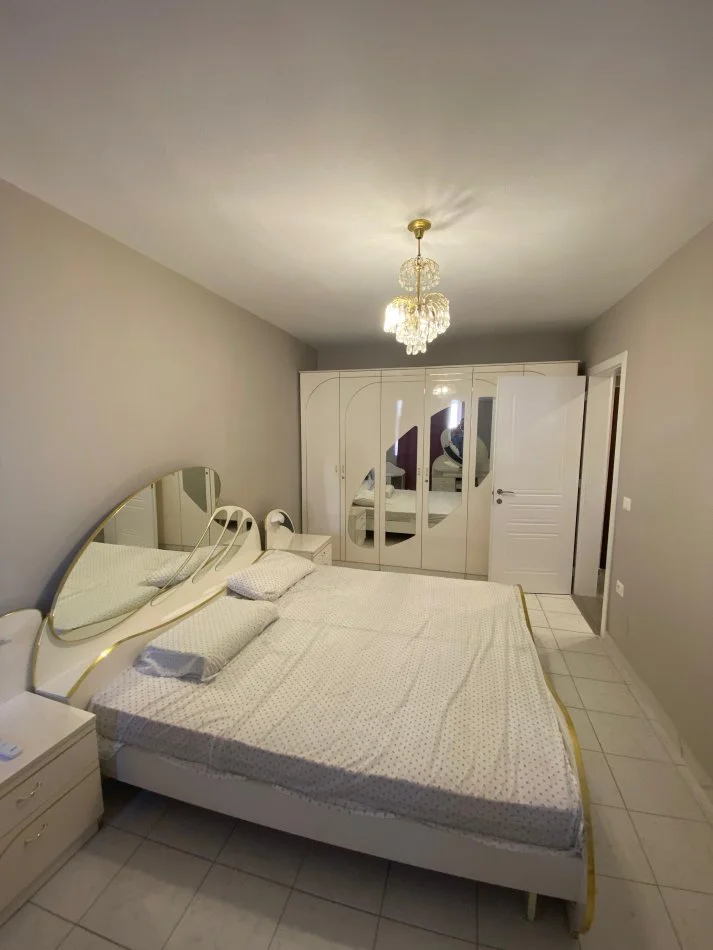 Tirane, jepet me qera apartament 2+1 Kati 3, 450 € (Oxhaku)