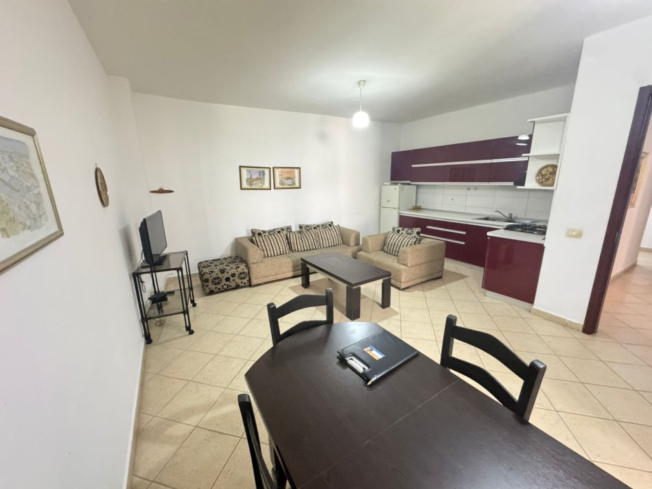 Tirane, jap me qera apartament 2+1+Ballkon Kati 4, 95 m² 400 € 
