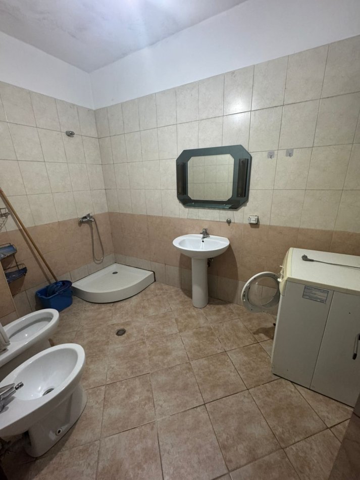 Tirane, jap me qera apartament 2+1+Ballkon Kati 4, 95 m² 400 € 