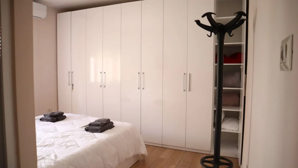 Tirane, jepet me qera apartament 2+1+Ballkon Kati 2, 68 m² 52 € (Selvia)