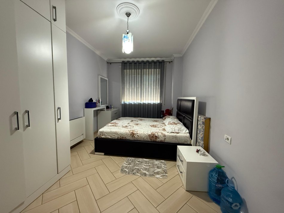 Tirane, jepet me qera apartament 2+1 Kati 4, 112 m² 550 € 