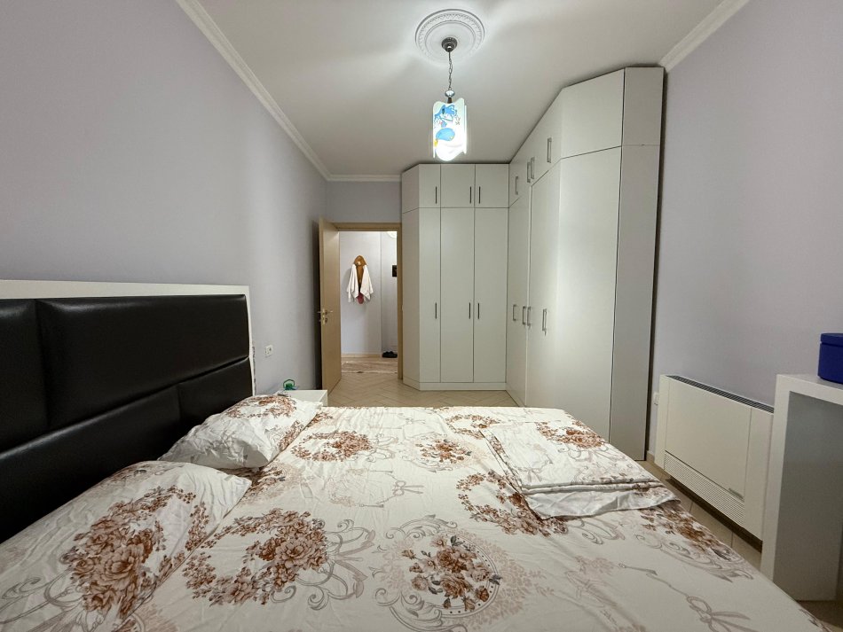 Tirane, jepet me qera apartament 2+1 Kati 4, 112 m² 550 € 
