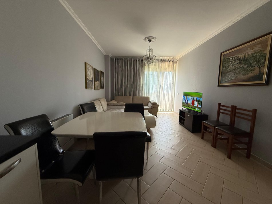 Tirane, jepet me qera apartament 2+1 Kati 4, 112 m² 550 € 