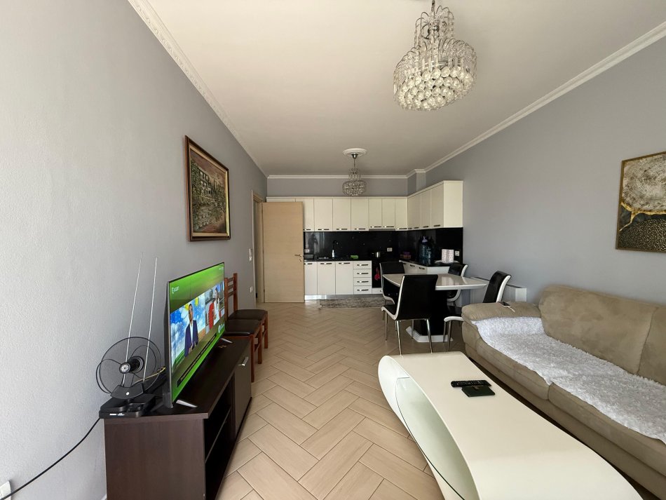 Tirane, jepet me qera apartament 2+1 Kati 4, 112 m² 550 € 