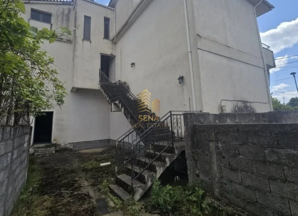 Shqiperi, shitet Vile 3+1+Ballkon Kati 3, 450 m² 225.000 € (Kavaje, Lagjja Merhorve)