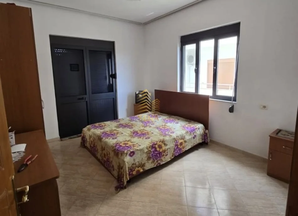 Shqiperi, shitet Vile 3+1+Ballkon Kati 3, 450 m² 225.000 € (Kavaje, Lagjja Merhorve)