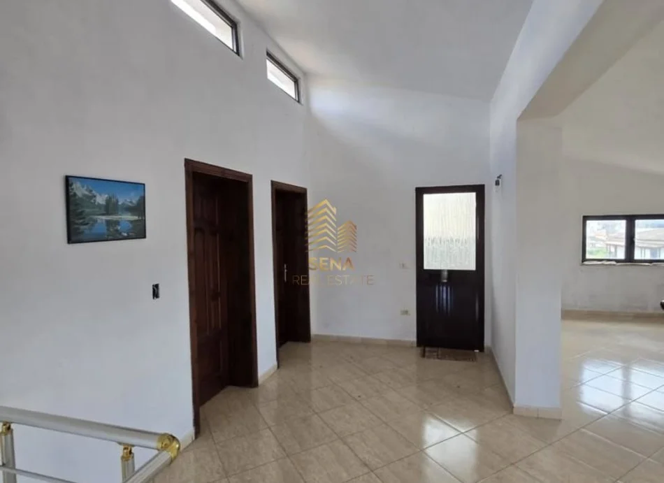 Shqiperi, shitet Vile 3+1+Ballkon Kati 3, 450 m² 225.000 € (Kavaje, Lagjja Merhorve)