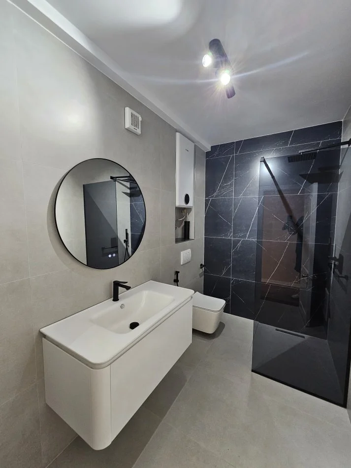 Tirane, jepet me qera apartament duplex 2+1+Ballkon Kati 4, 900 € 