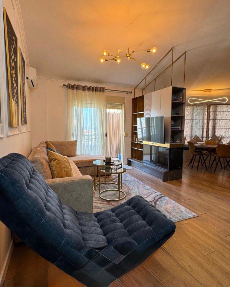 Tirane, jepet me qera apartament 1+1 Kati 3, 82 m² 600 € 