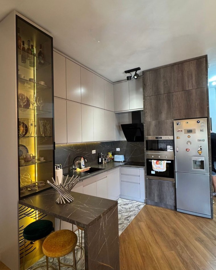 Tirane, jepet me qera apartament 1+1 Kati 3, 82 m² 600 € 