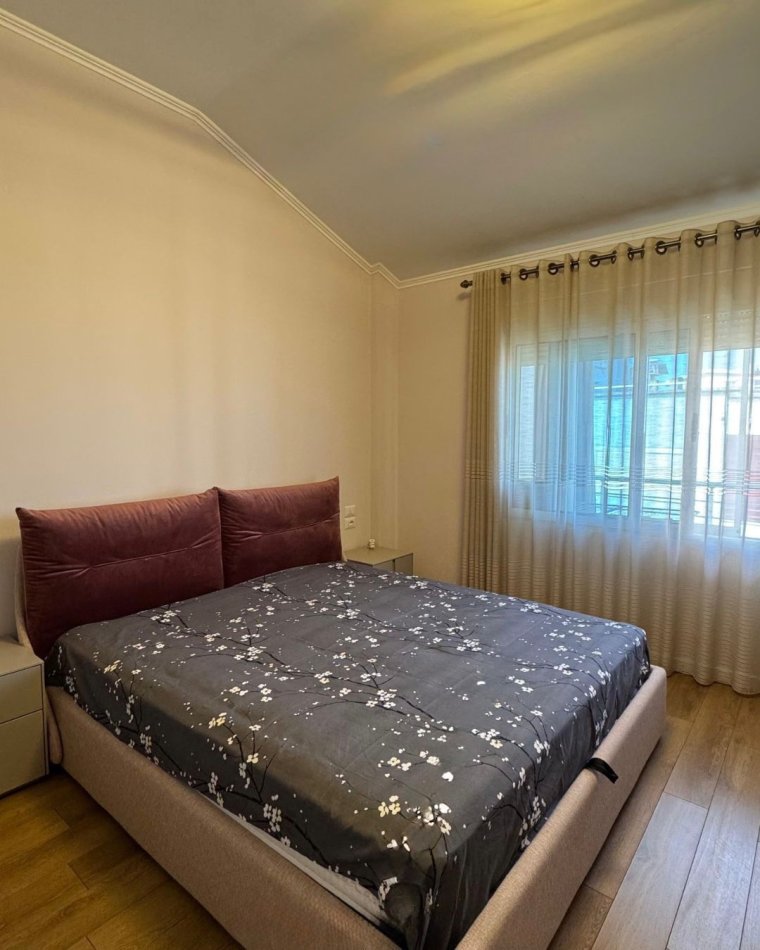 Tirane, jepet me qera apartament 1+1 Kati 3, 82 m² 600 € 