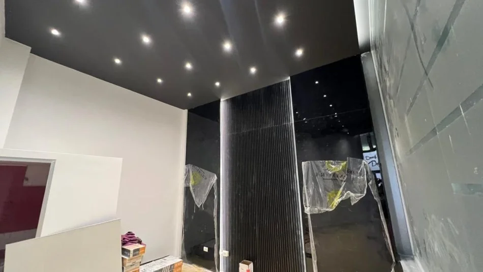 Tirane, jepet me qera dyqan Kati 0, 30 m² 450 € 