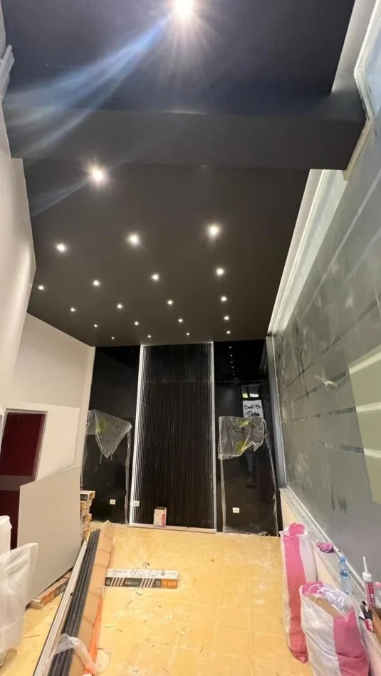 Tirane, jepet me qera dyqan Kati 0, 30 m² 450 € 