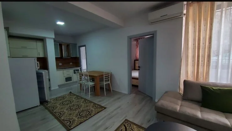 Tirane, jepet me qera apartament 1+1+Ballkon Kati 1, 50 m² 550 € (Don Bosko)