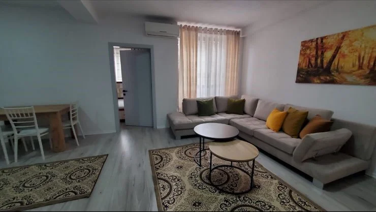 Tirane, jepet me qera apartament 1+1+Ballkon Kati 1, 50 m² 550 € (Don Bosko)