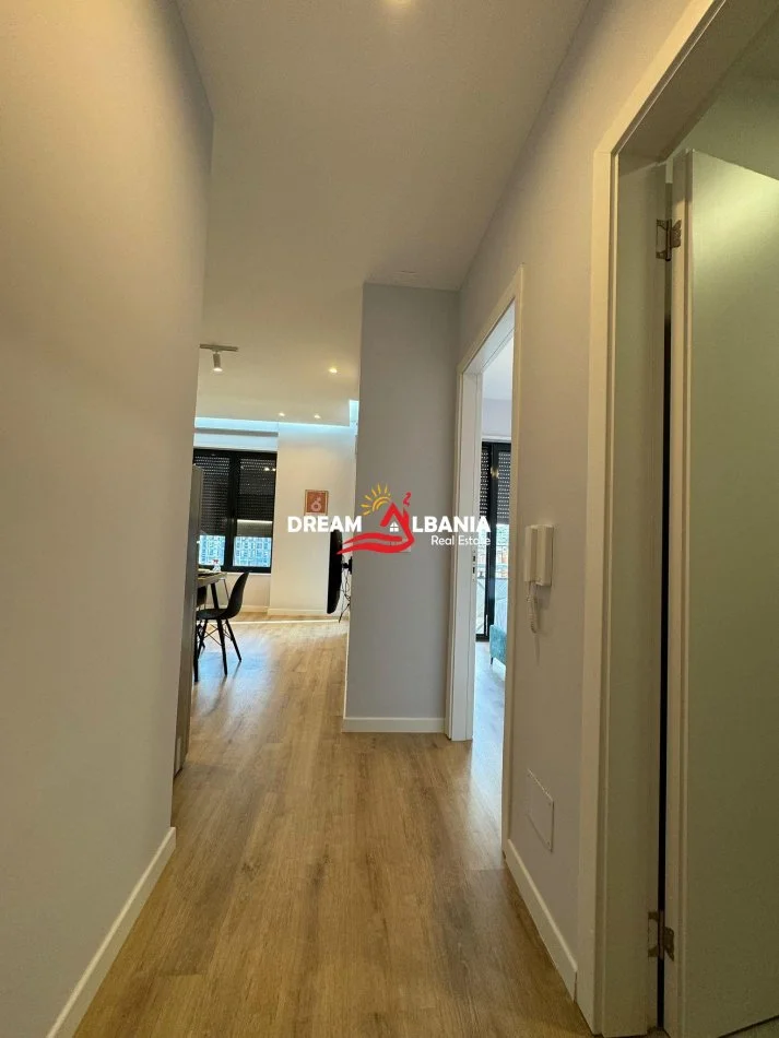 Tirane, jepet me qera apartament 1+1+Ballkon Kati 5, 65 m² 600 € (tek Bulevardi Zogu I prane Stacionit te Trenit)