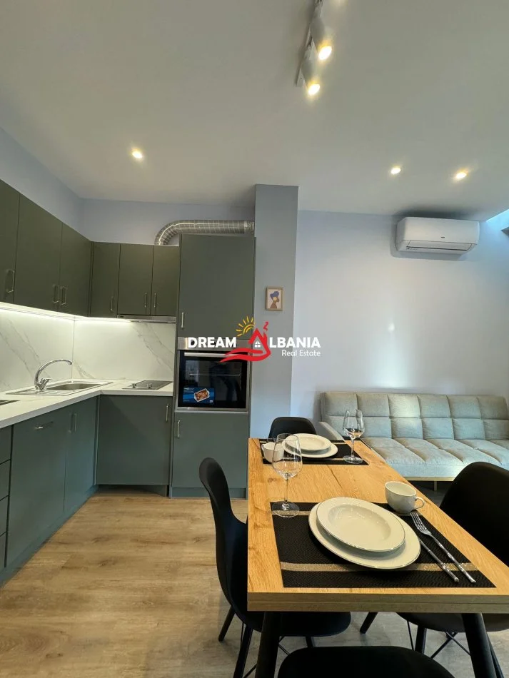Tirane, jepet me qera apartament 1+1+Ballkon Kati 5, 65 m² 600 € (tek Bulevardi Zogu I prane Stacionit te Trenit)